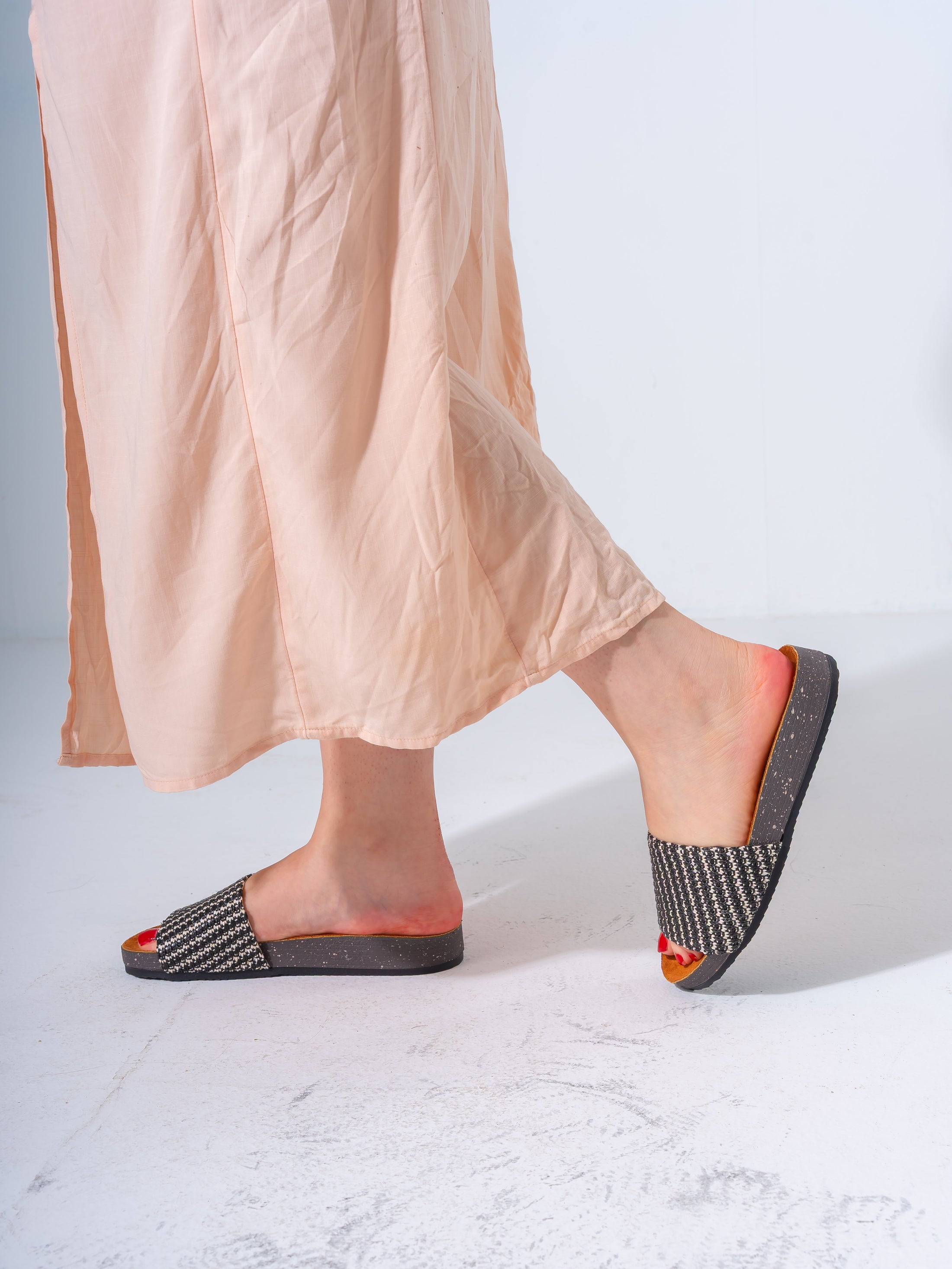Woven Pattern Comfort Slides - BLACK