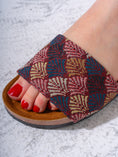 Load image into Gallery viewer, Vintage-Style Tapestry Slide - MARRON
