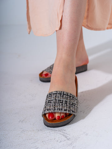 Textured Plaid Comfort Slipper - BLACK