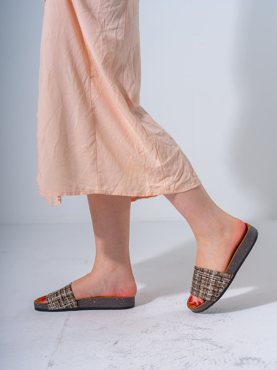 Textured Plaid Comfort Slipper - BROWN