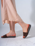 Load image into Gallery viewer, Leopard Print Platform Slides - BROWN
