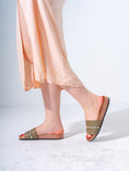 Load image into Gallery viewer, Metallic Detail Textured Slides - BLACK

