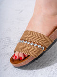 Load image into Gallery viewer, Metallic Detail Textured Slides - CAMEL
