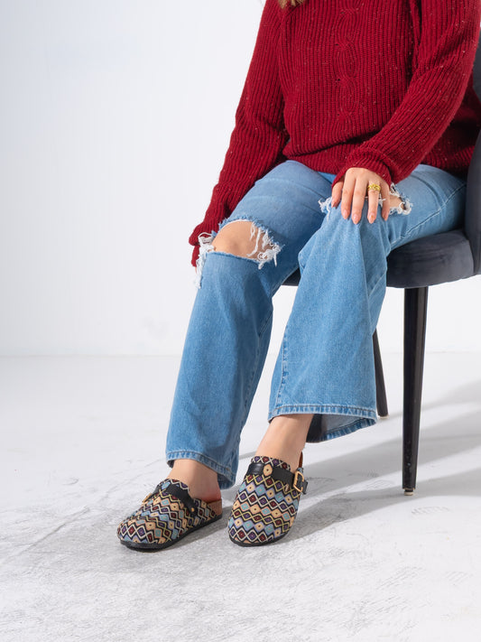Geometric Pattern Woven Clogs - BLACK