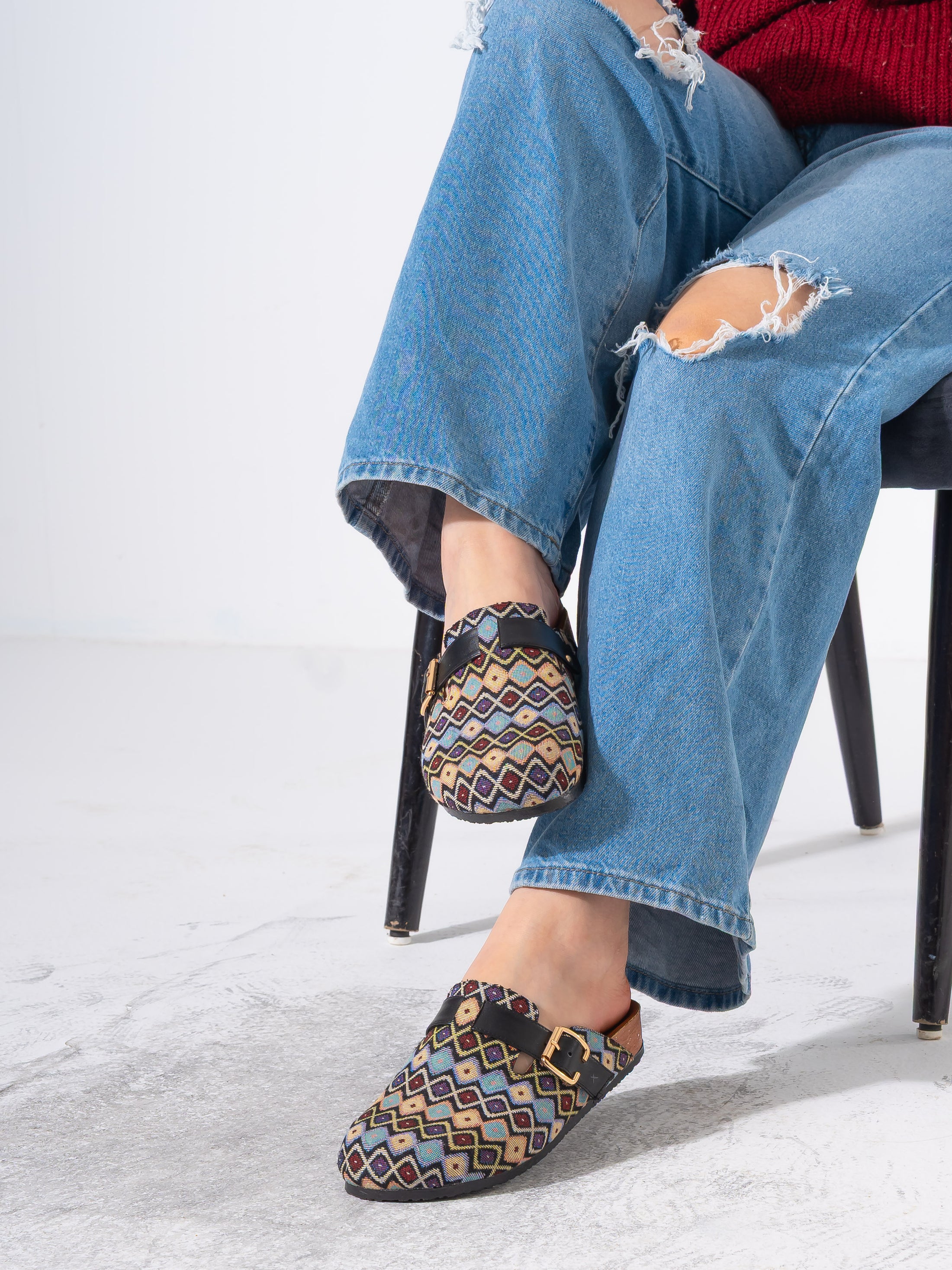 Geometric Pattern Woven Clogs - BLACK