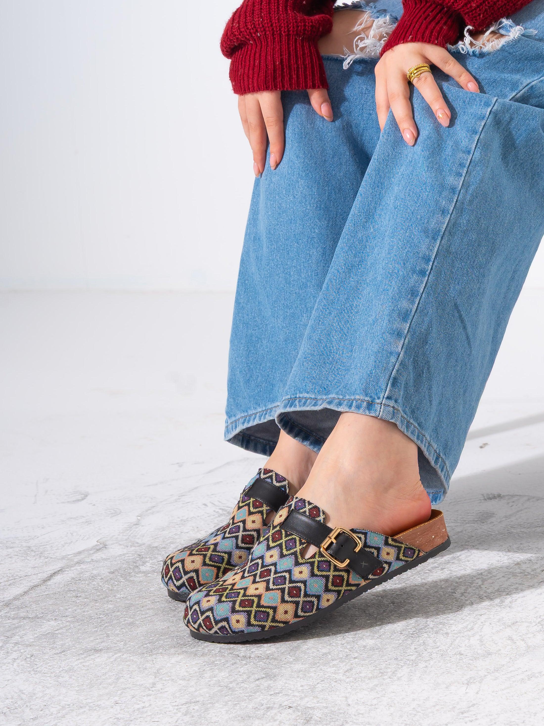 Geometric Pattern Woven Clogs - BLACK