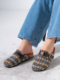 Load image into Gallery viewer, Geometric Pattern Woven Clogs - BLACK
