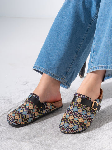 Geometric Pattern Woven Clogs - BLACK