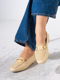 Load image into Gallery viewer, Textured Jacquard Detail Flat- BEIGE
