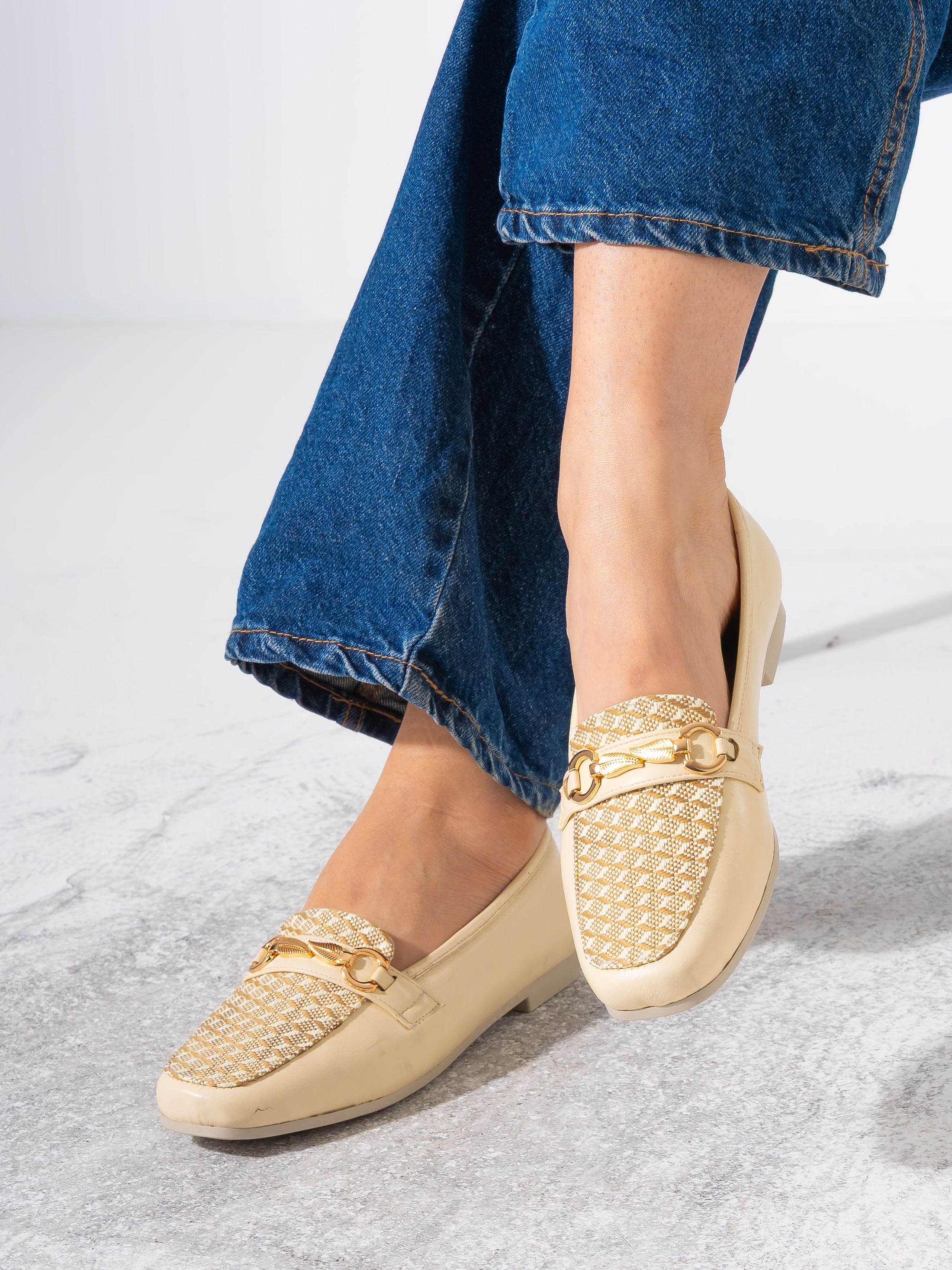 Textured Jacquard Detail Flat- BEIGE