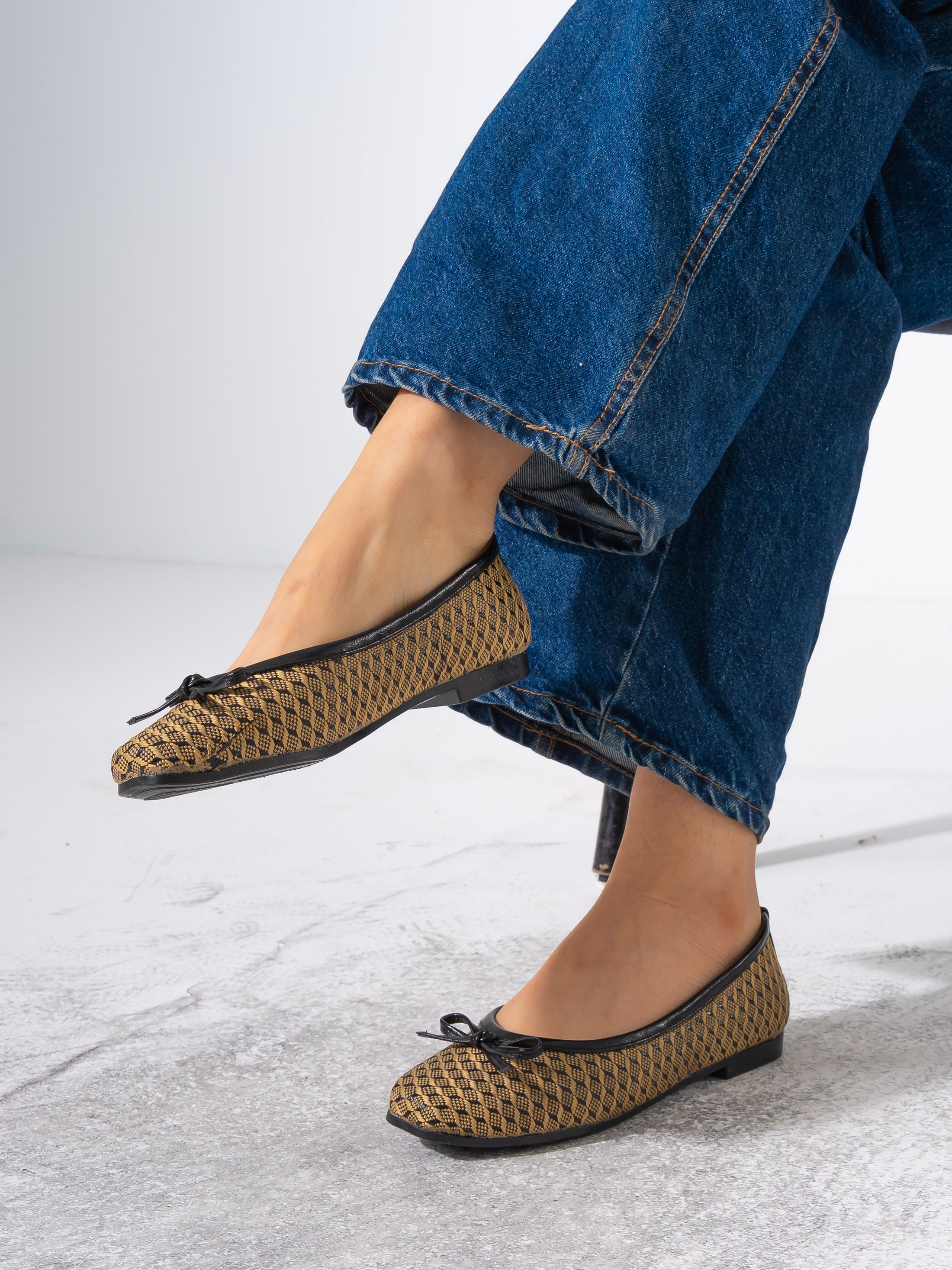 Square-Toe Embroidered Flat - BLACK
