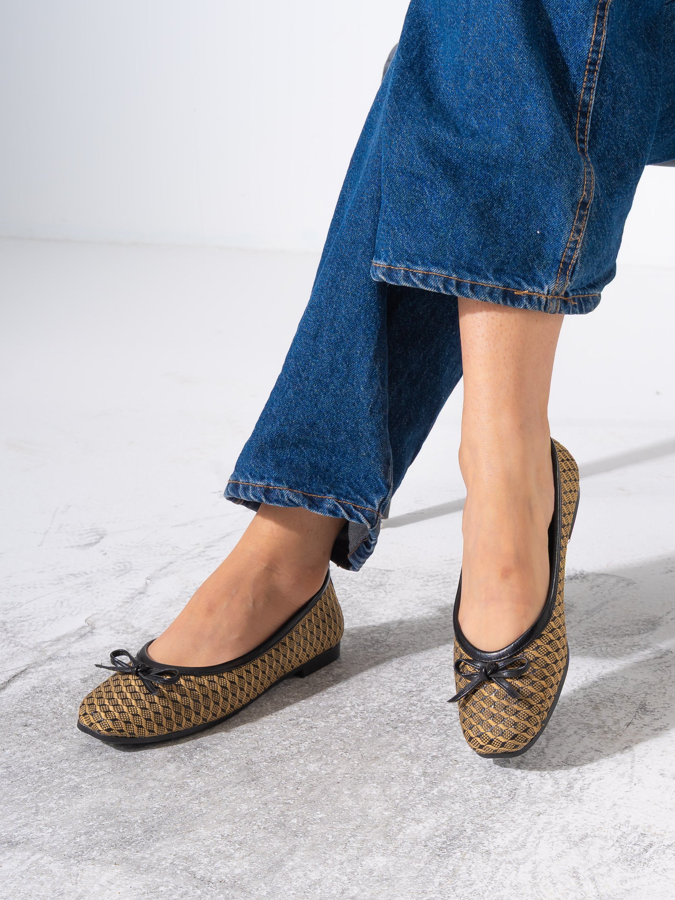 Square-Toe Embroidered Flat - BLACK