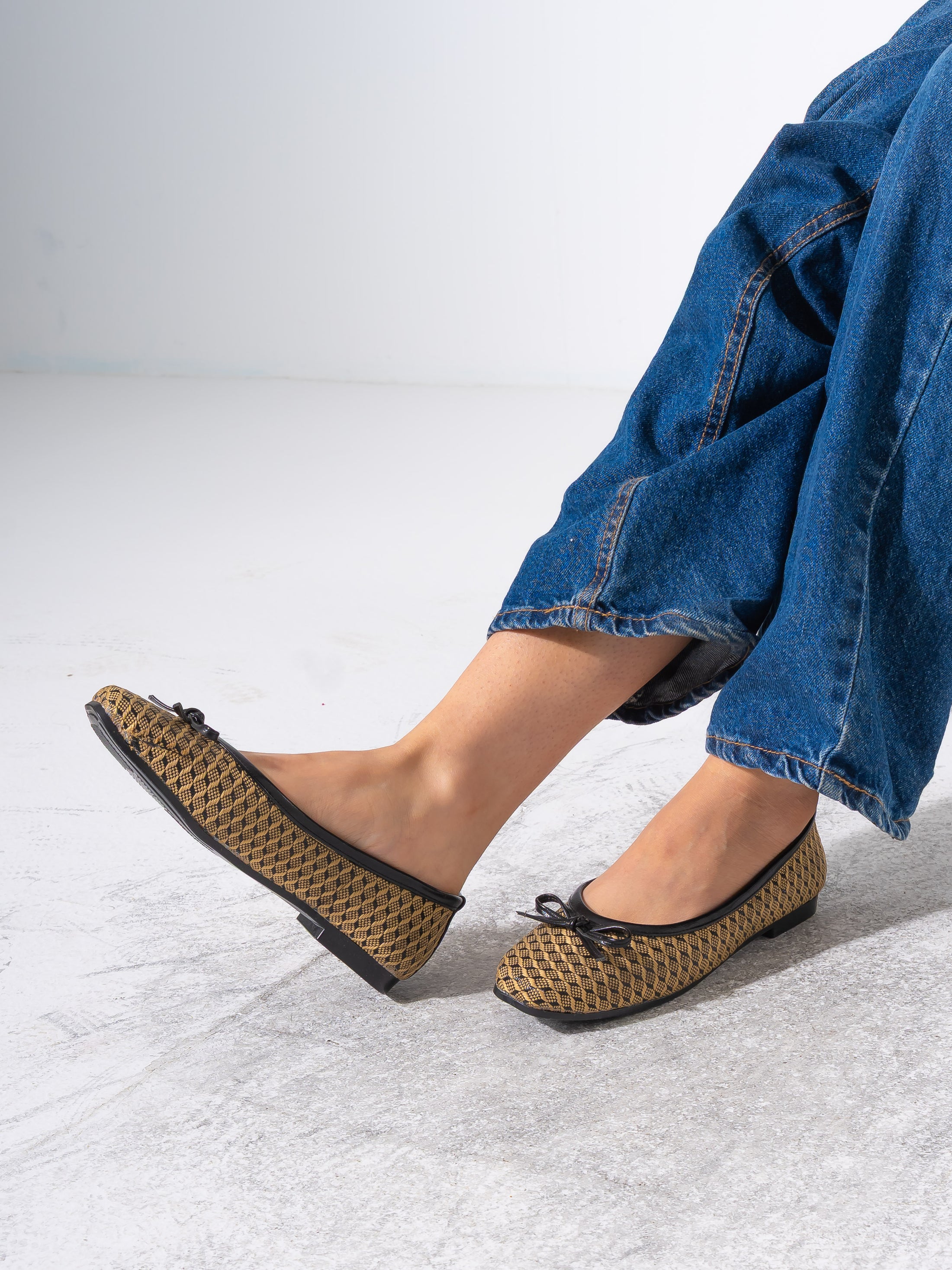 Square-Toe Embroidered Flat - BLACK