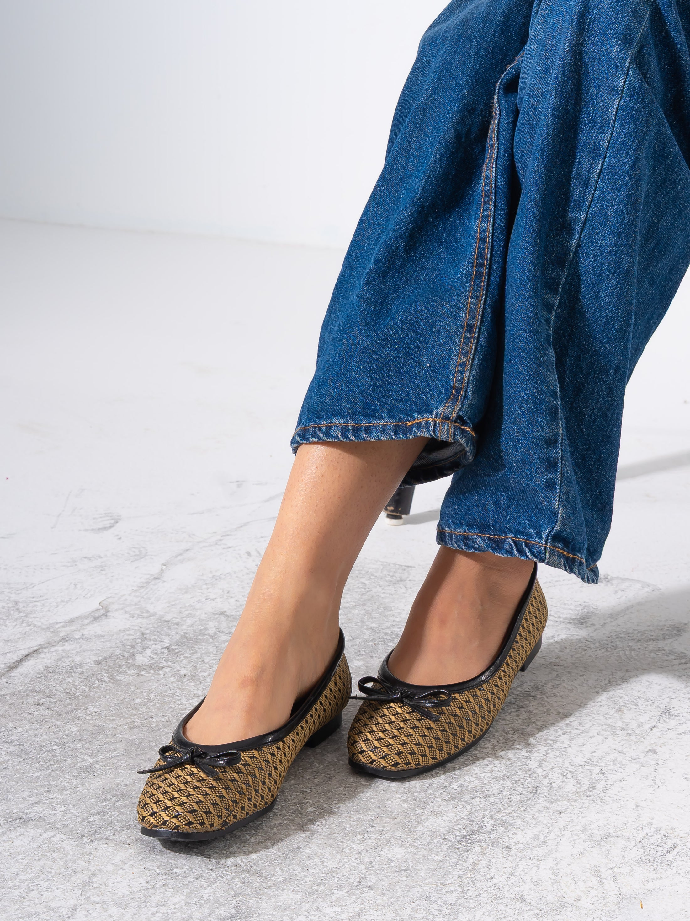 Square-Toe Embroidered Flat - BLACK