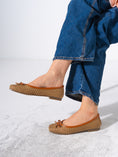 Load image into Gallery viewer, Square-Toe Embroidered Flat - CAMEL
