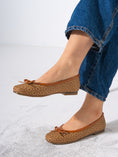 Load image into Gallery viewer, Square-Toe Embroidered Flat - CAMEL
