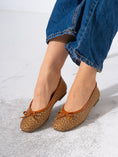 Load image into Gallery viewer, Square-Toe Embroidered Flat - CAMEL
