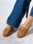 Load image into Gallery viewer, Textured Jacquard Detail Flat- CAMEL
