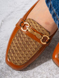 Load image into Gallery viewer, Textured Jacquard Detail Flat- CAMEL
