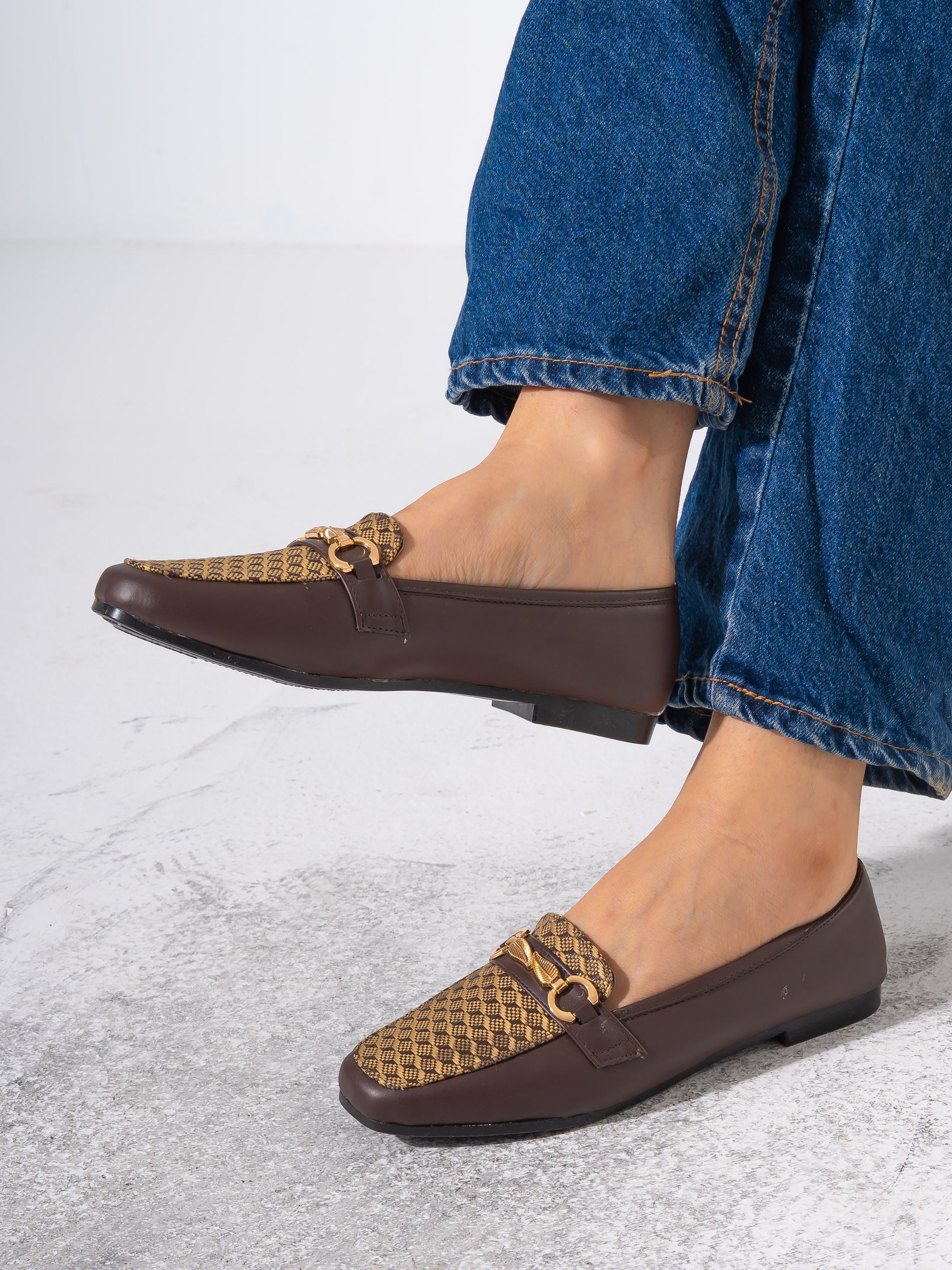 Textured Jacquard Detail Flat- BROWN