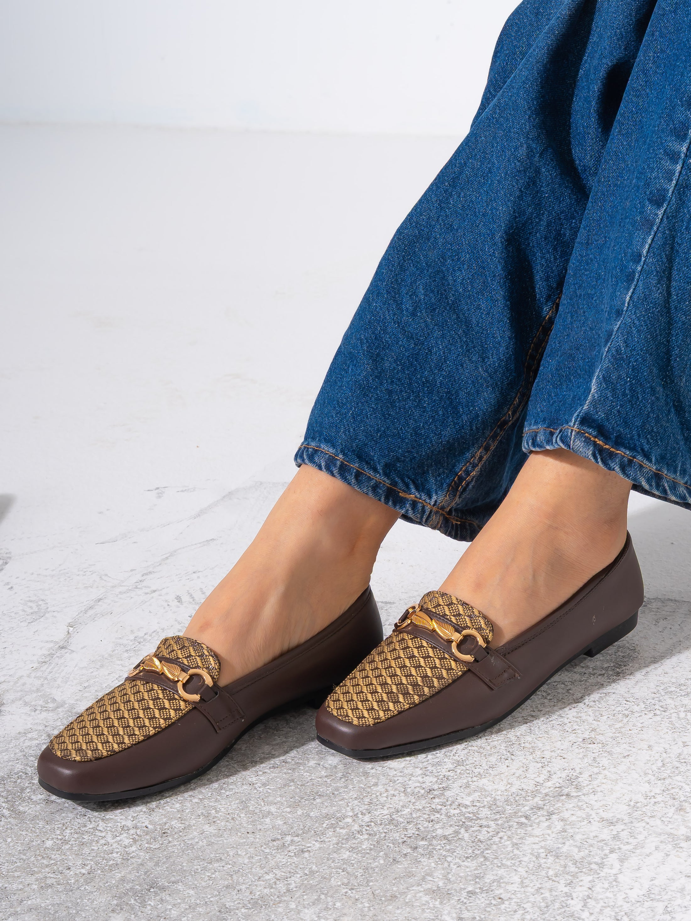 Textured Jacquard Detail Flat- BROWN