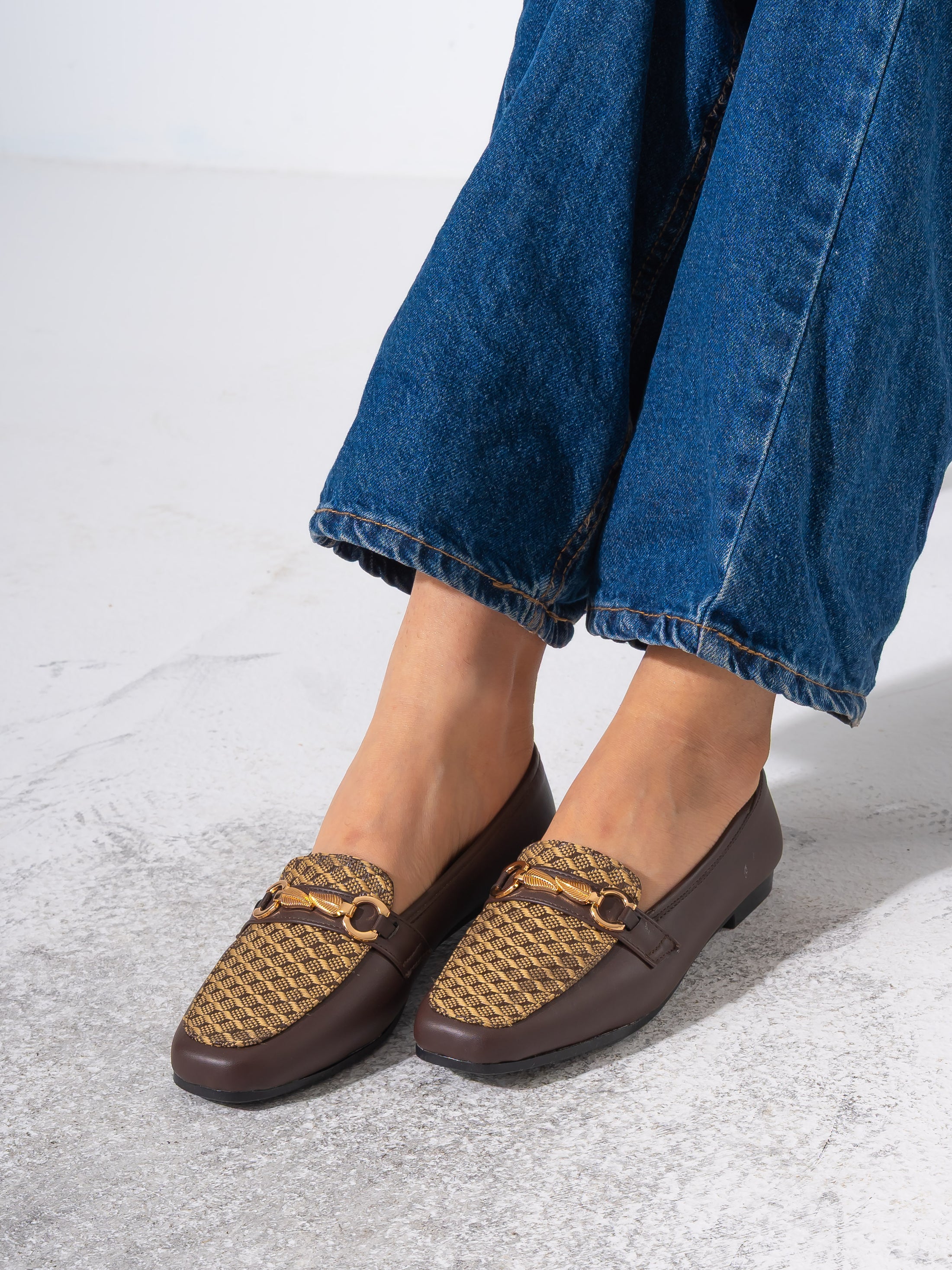 Textured Jacquard Detail Flat- BROWN