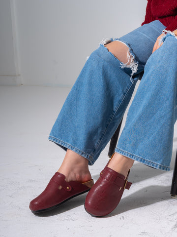 Snake-Embossed Buckle Clogs - MARRON