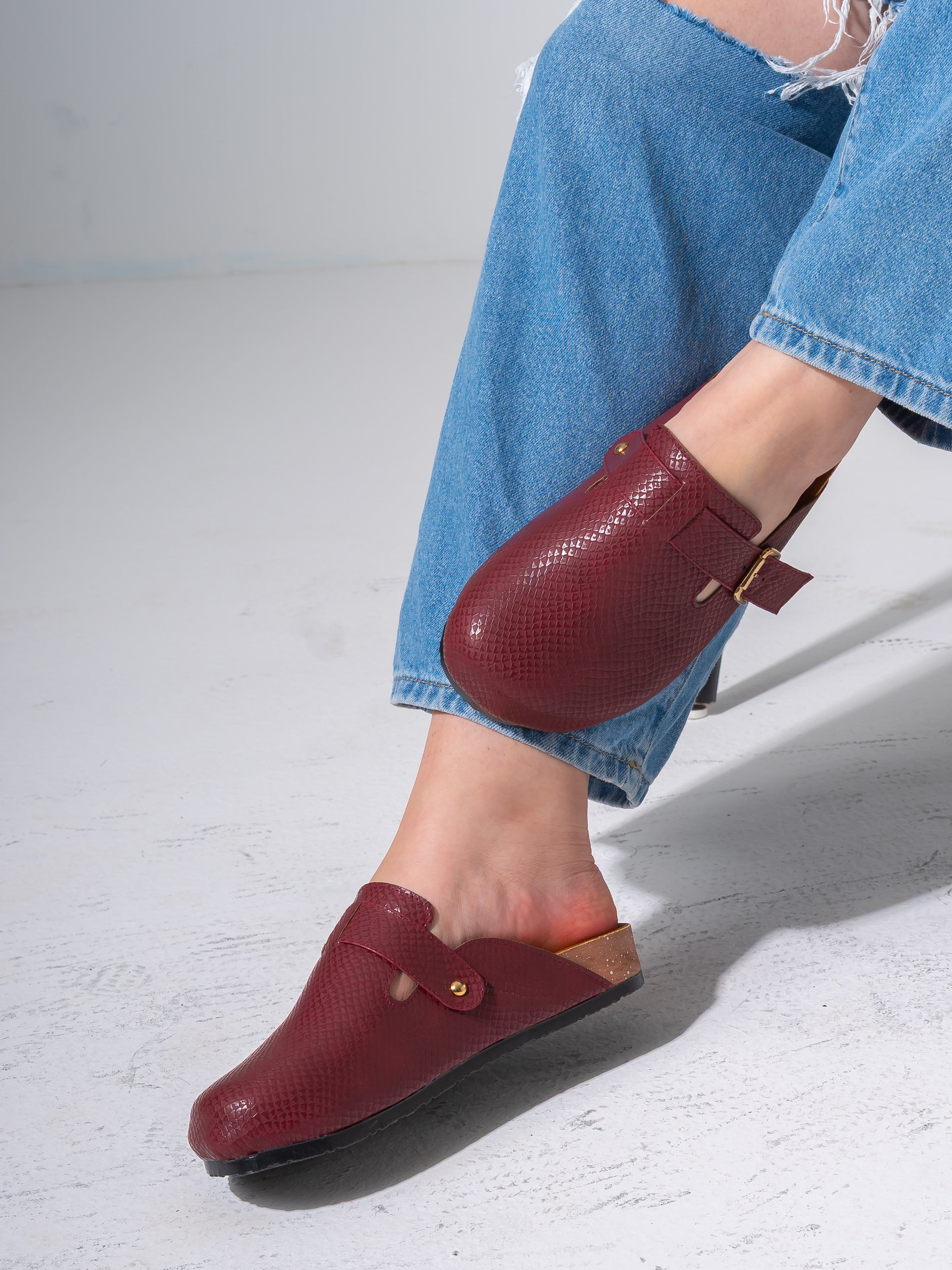 Snake-Embossed Buckle Clogs - MARRON