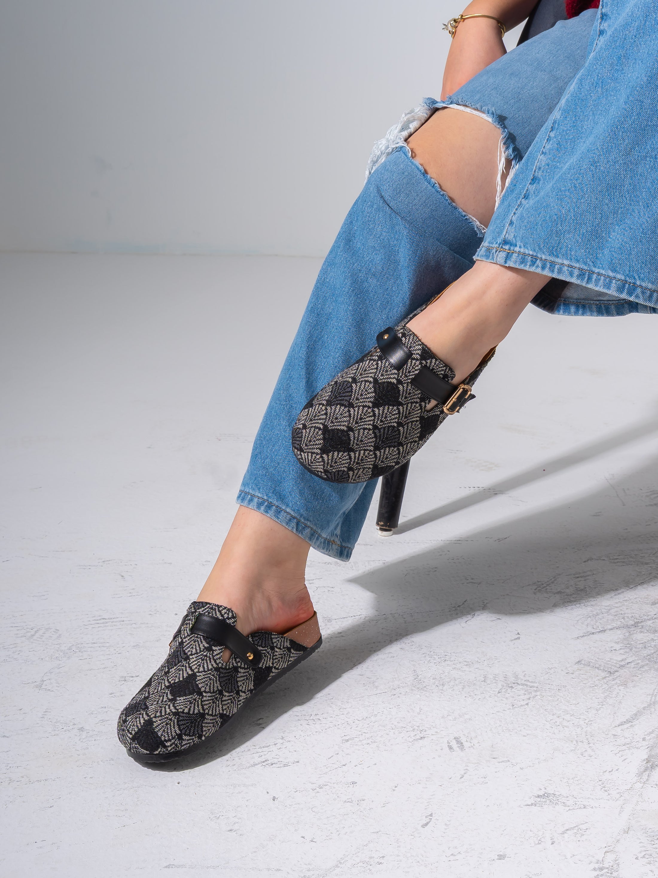 Ethnic Pattern Woven Clogs - BLACK