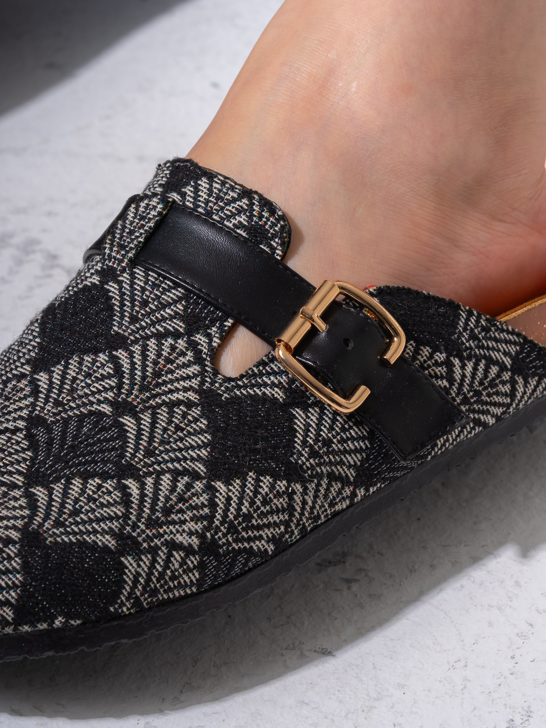 Ethnic Pattern Woven Clogs - BLACK