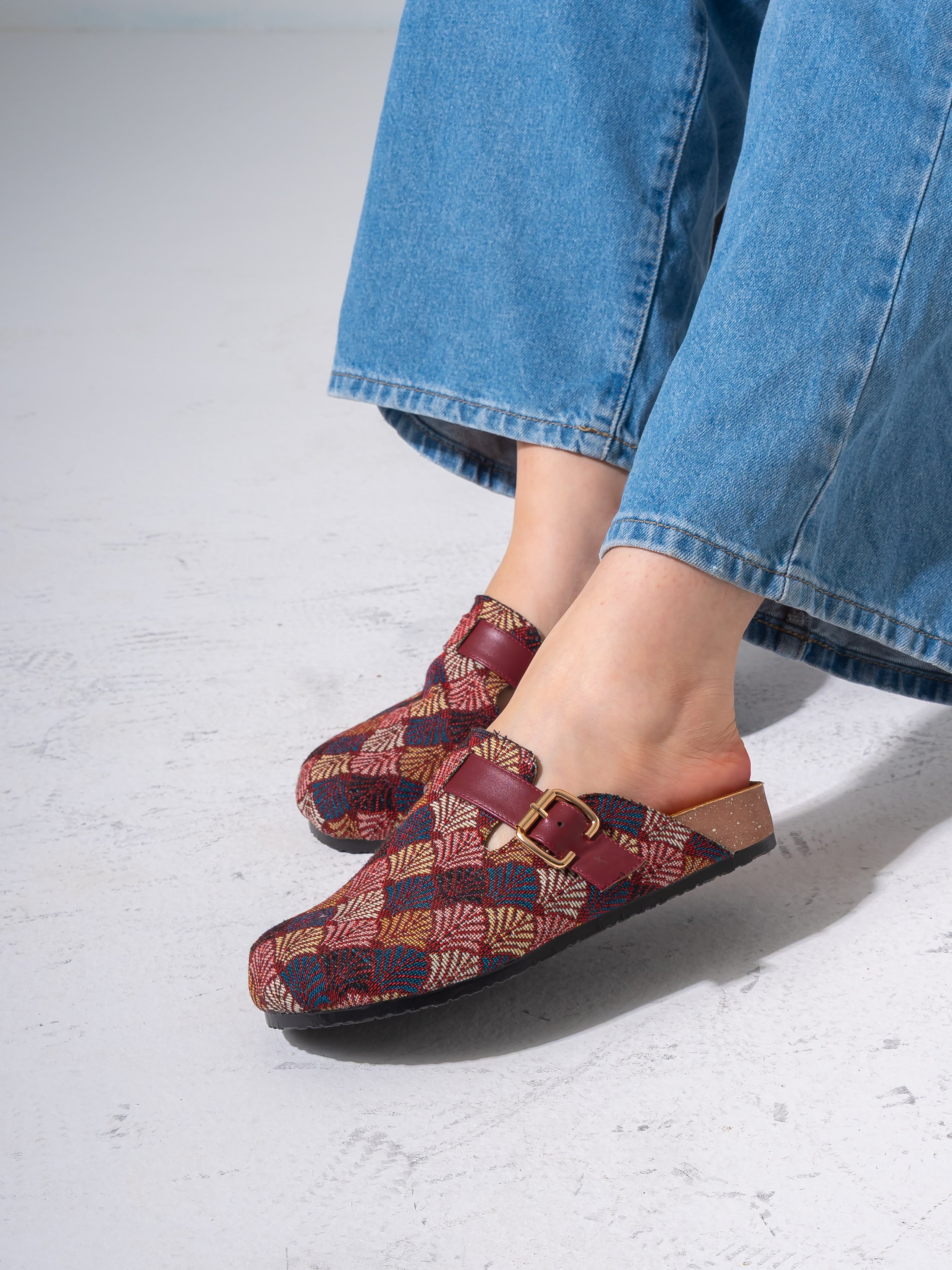 Ethnic Pattern Woven Clogs - MARRON