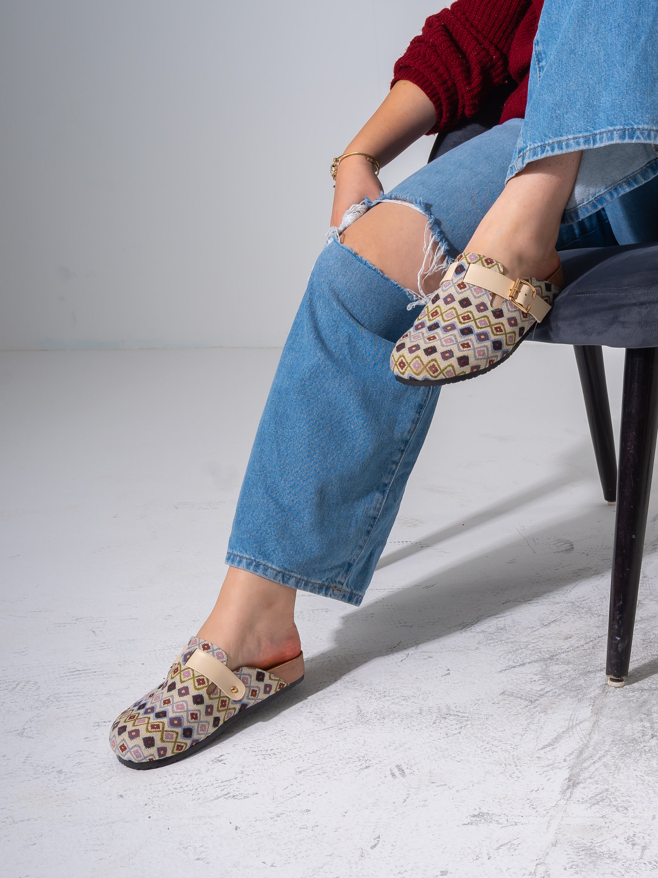 Geometric Pattern Woven Clogs - BEIGE
