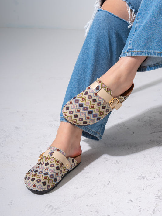 Geometric Pattern Woven Clogs - BEIGE