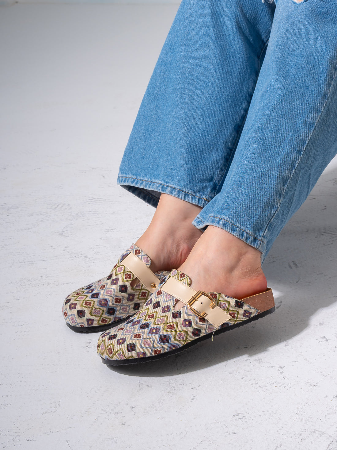 Geometric Pattern Woven Clogs - BEIGE