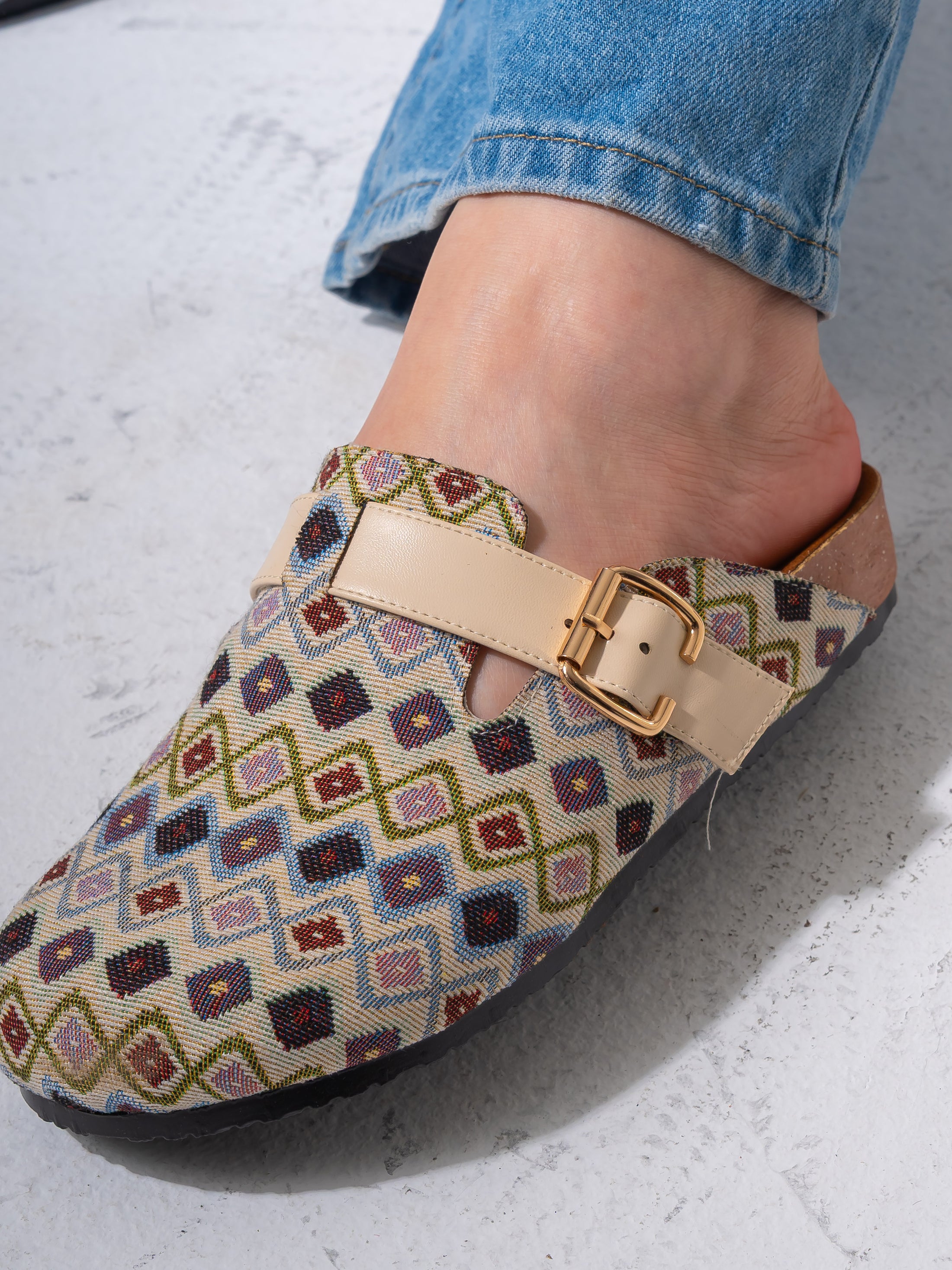 Geometric Pattern Woven Clogs - BEIGE
