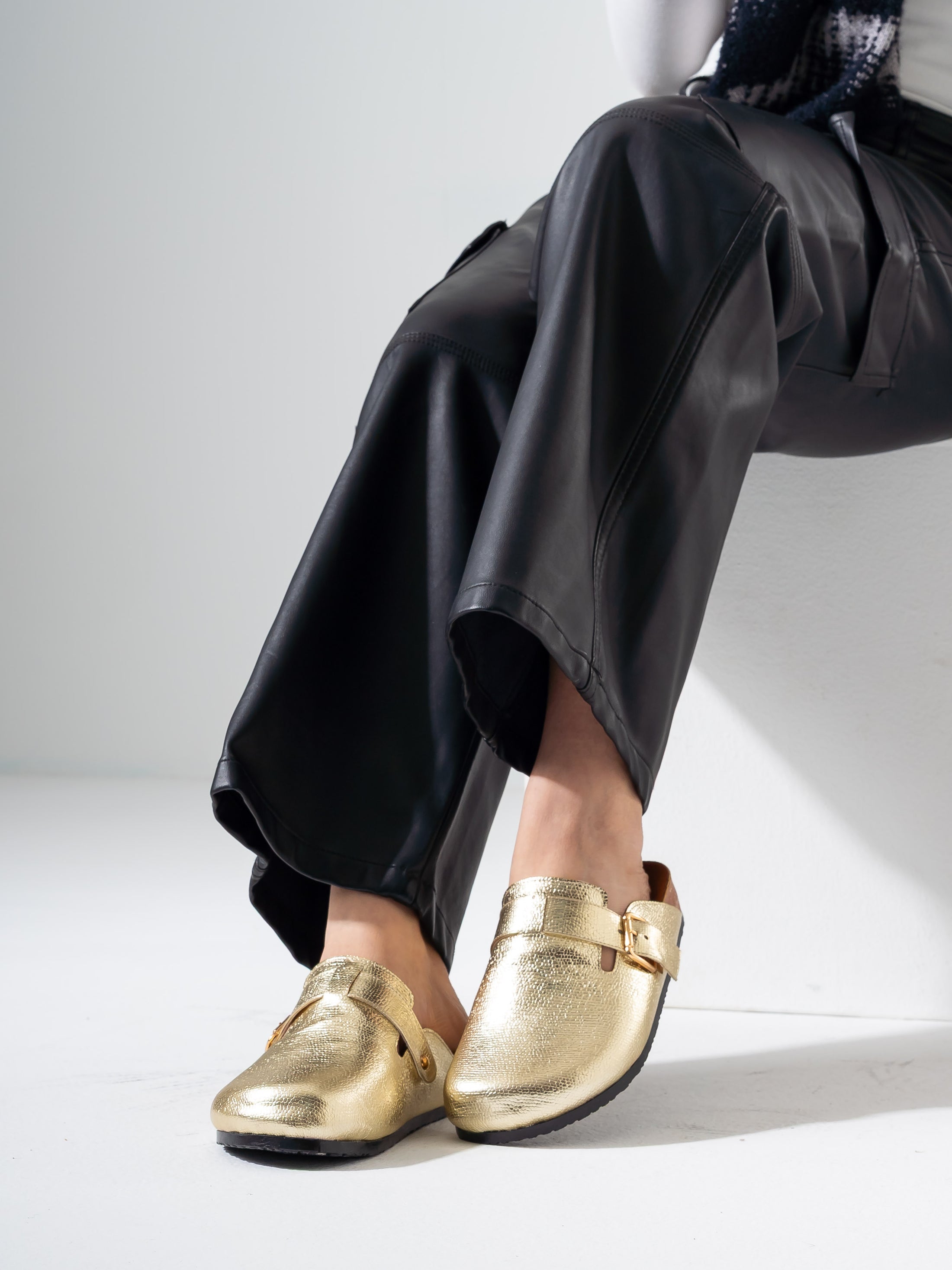 Shimmer Finish Comfort Clogs - GOLD
