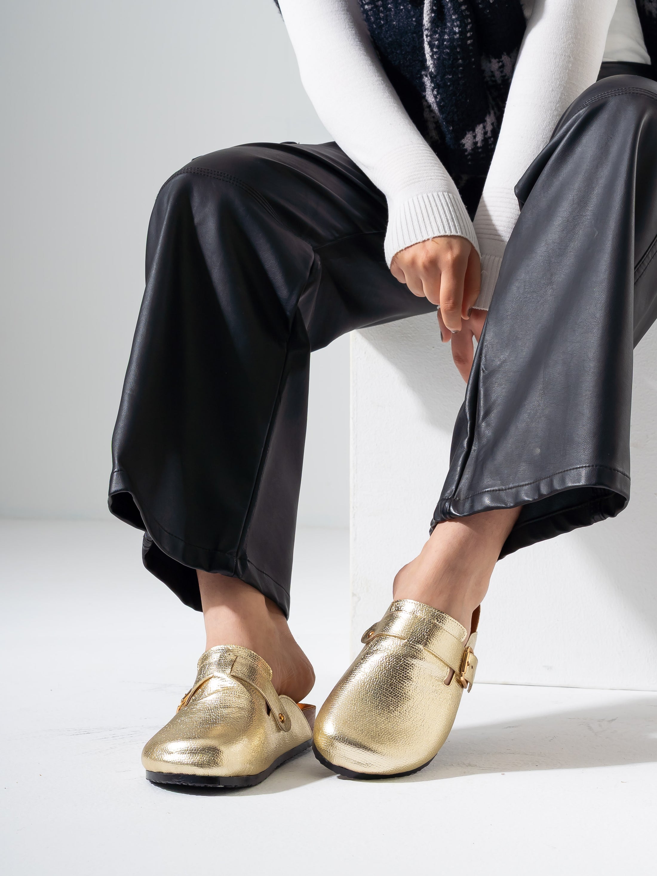 Shimmer Finish Comfort Clogs - GOLD