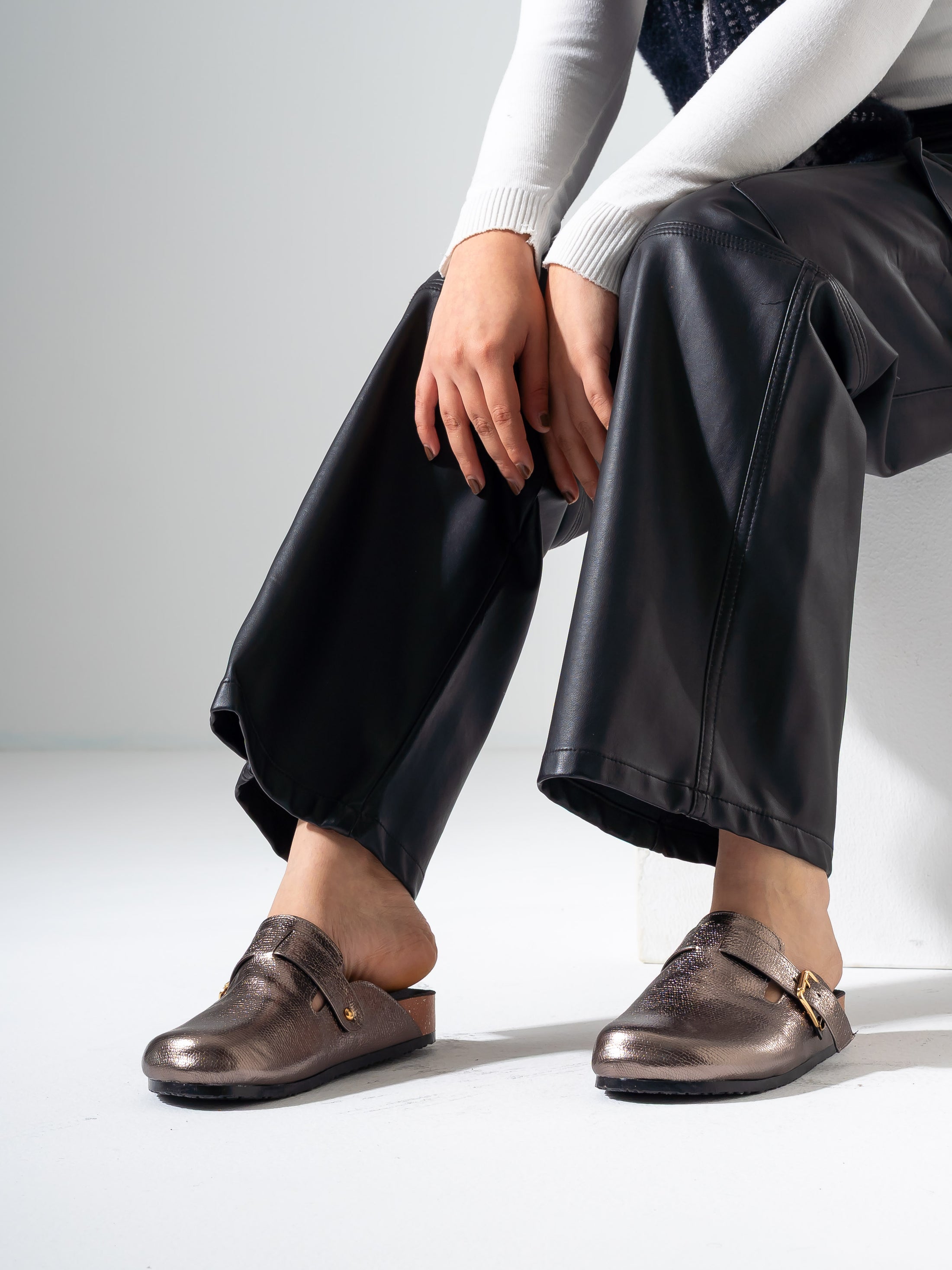 Shimmer Finish Comfort Clogs - OXIDI