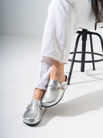 Croc-Embossed Buckle Clogs - SILVER