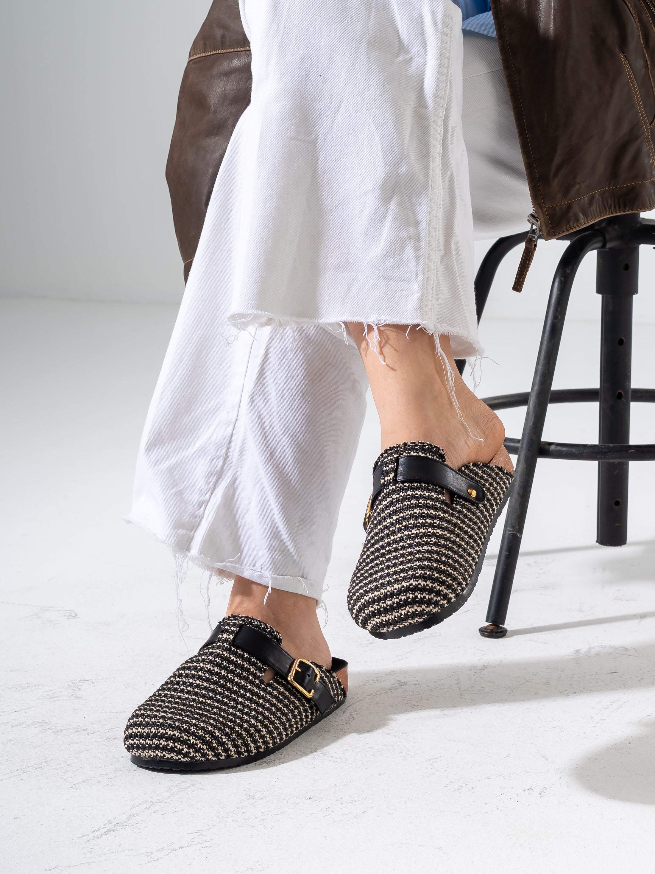 Woven Raffia Buckle Clogs - BLACK