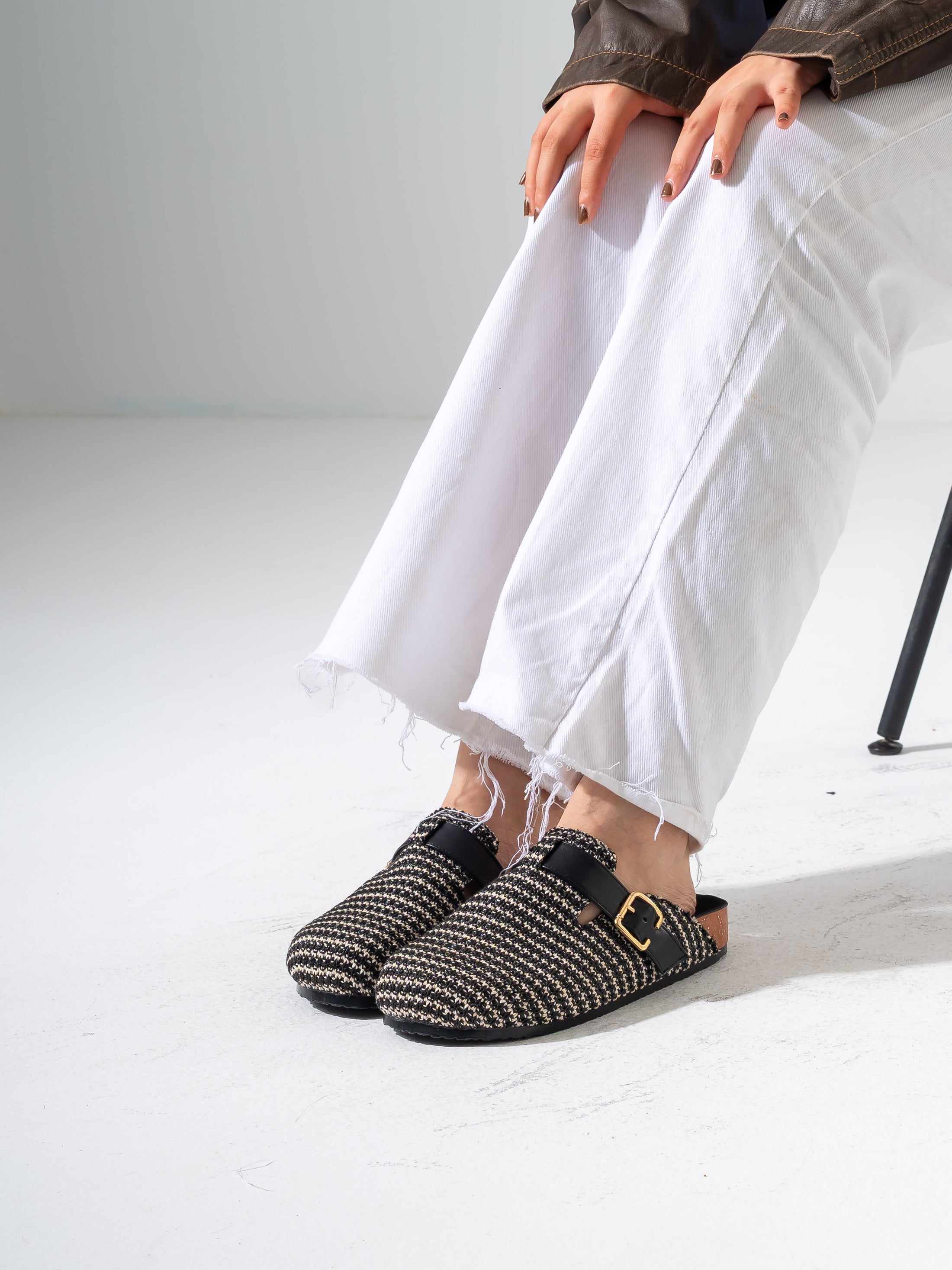 Woven Raffia Buckle Clogs - BLACK
