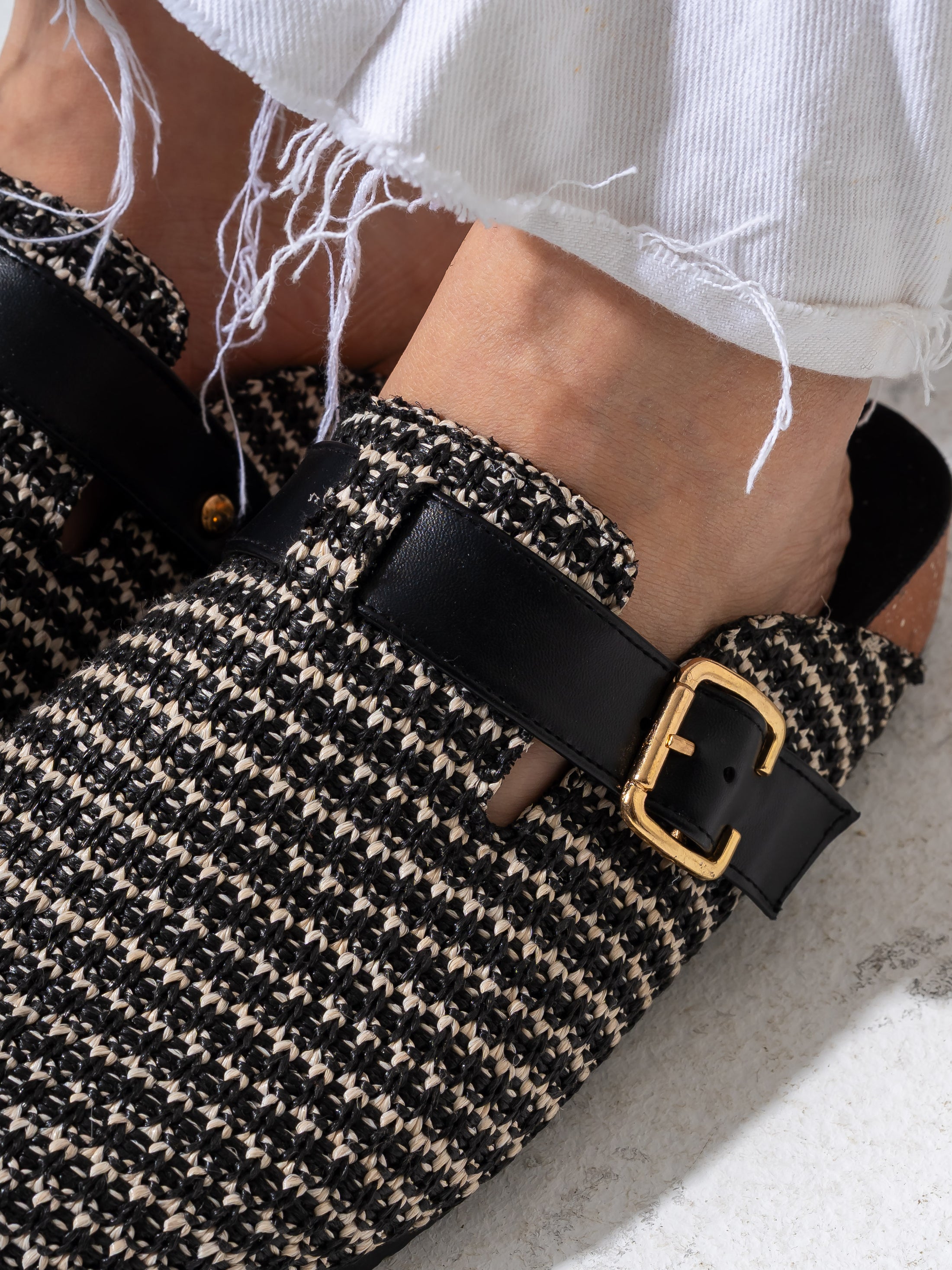 Woven Raffia Buckle Clogs - BLACK