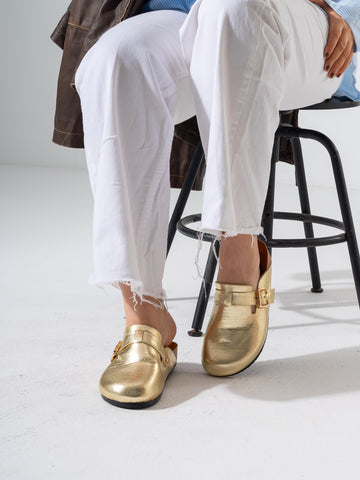 Croc-Embossed Buckle Clogs - GOLD