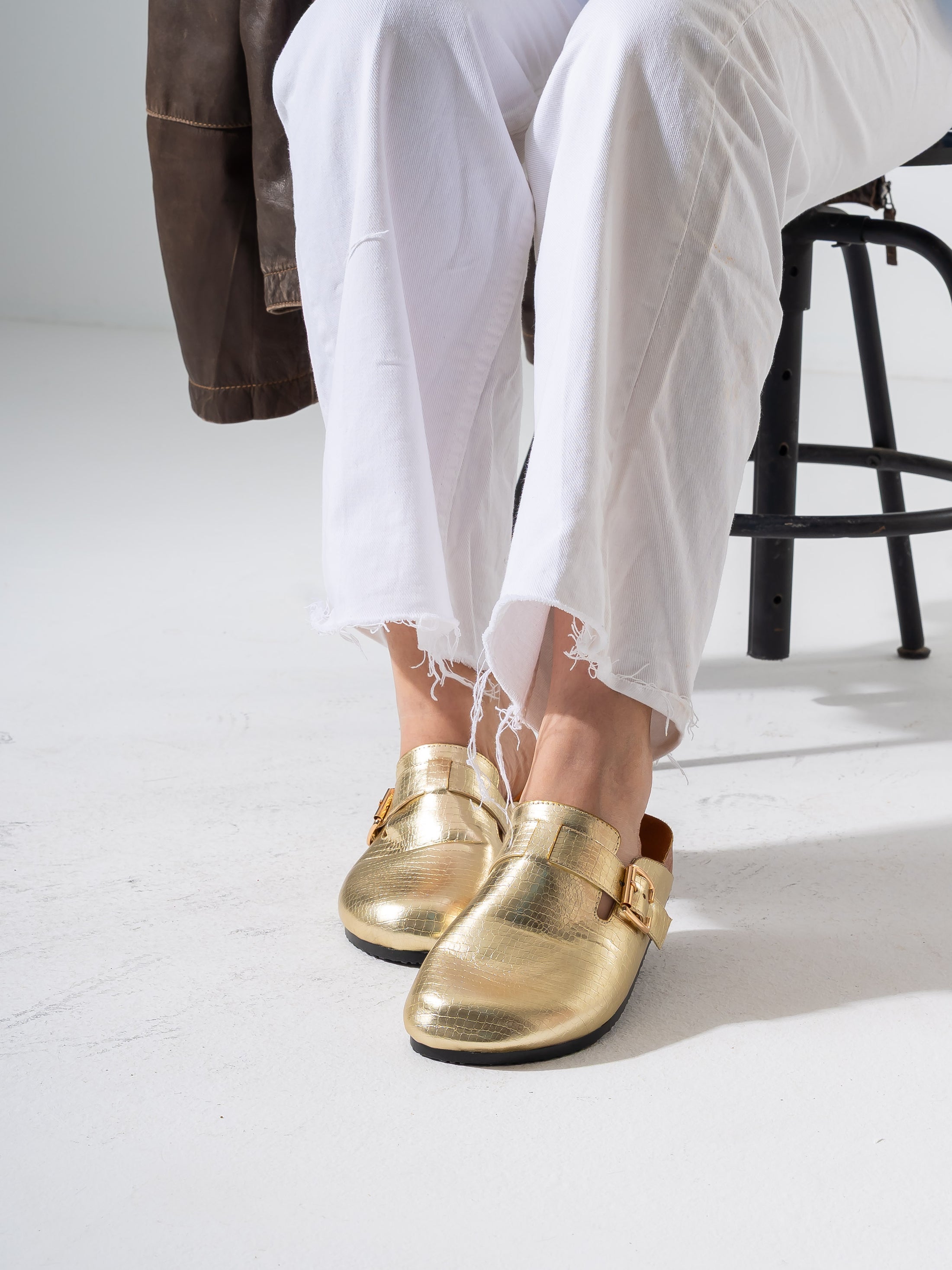 Croc-Embossed Buckle Clogs - GOLD