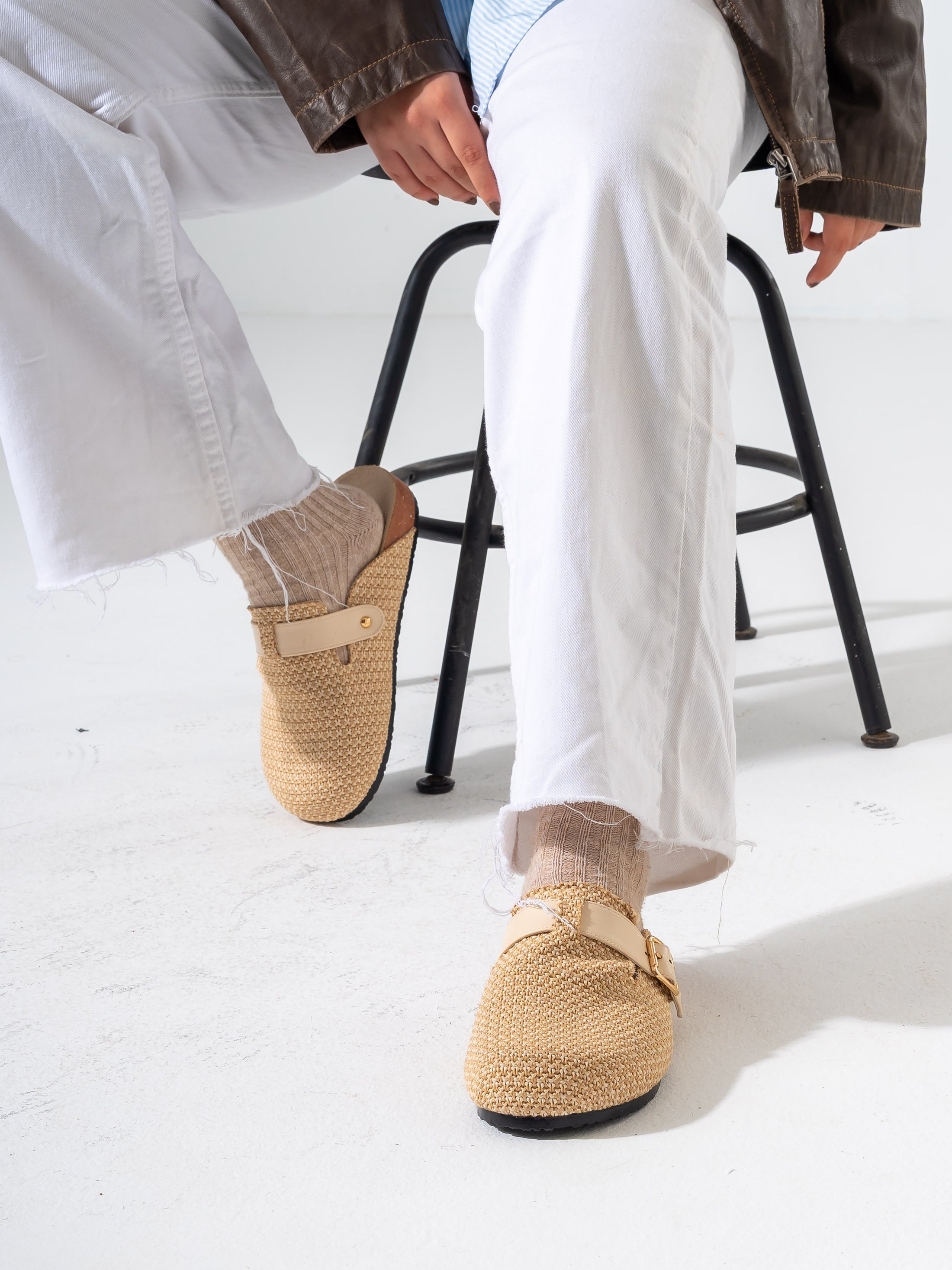 Woven Raffia Buckle Clogs -Light BEIGE