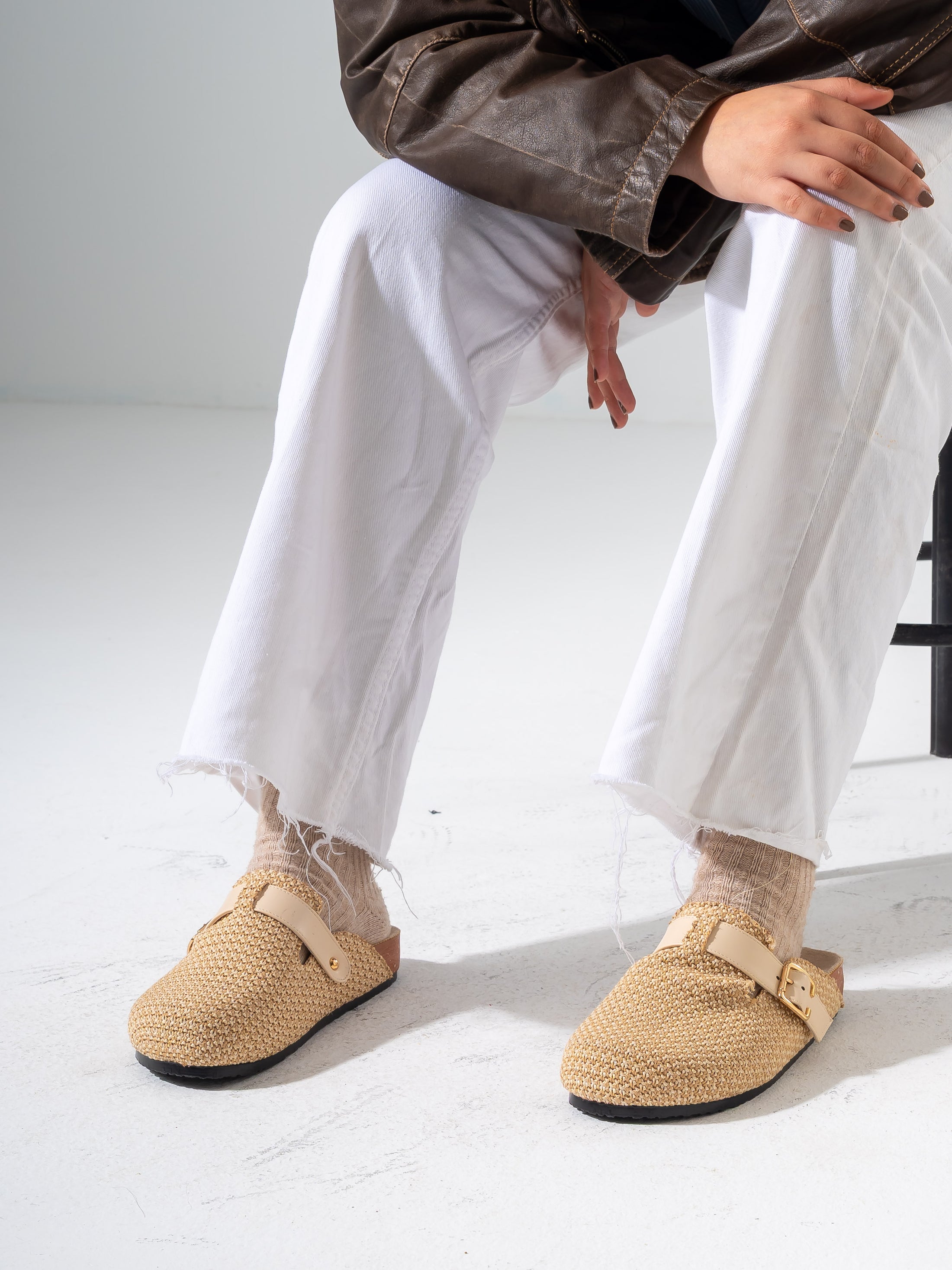 Woven Raffia Buckle Clogs -Light BEIGE