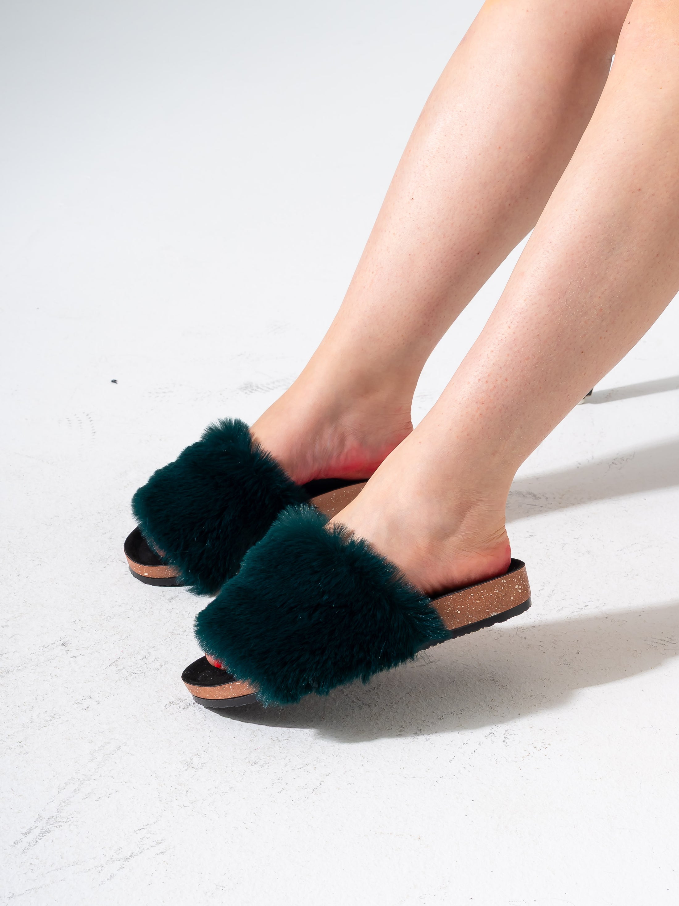Cozy Faux Fur Comfort - DARK GREEN