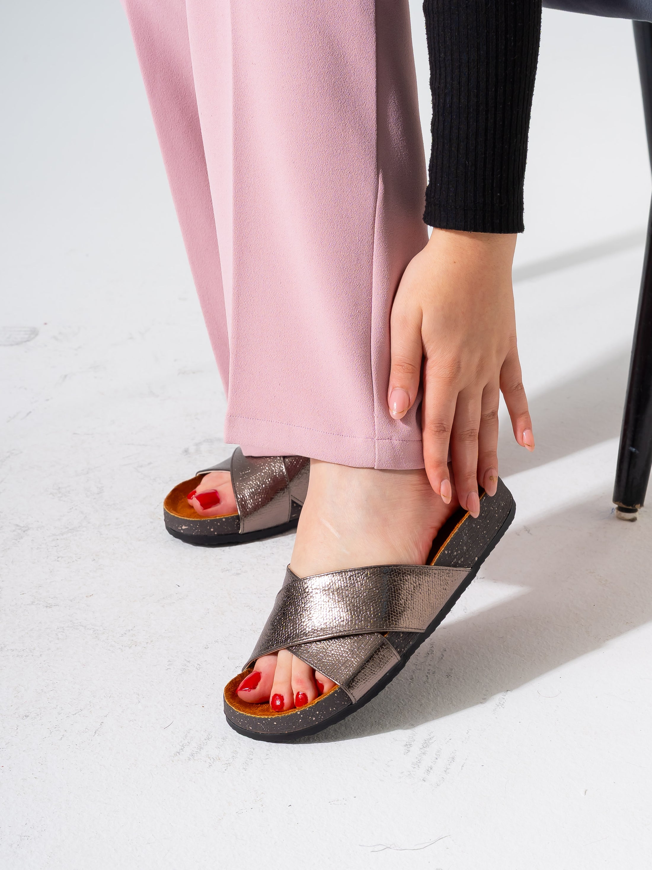 Shimmering Criss-Cross Slipper - OXIDI