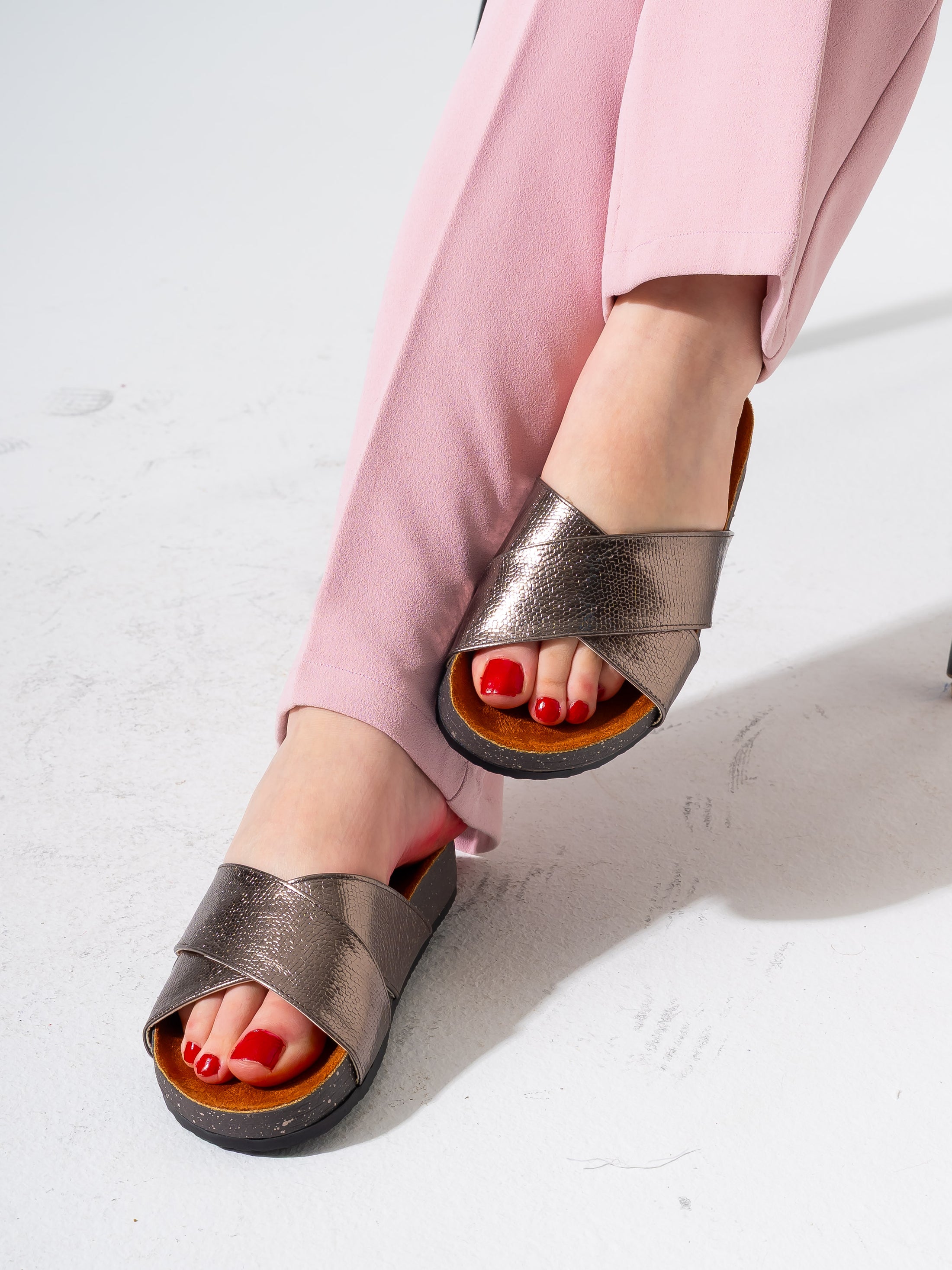 Shimmering Criss-Cross Slipper - OXIDI