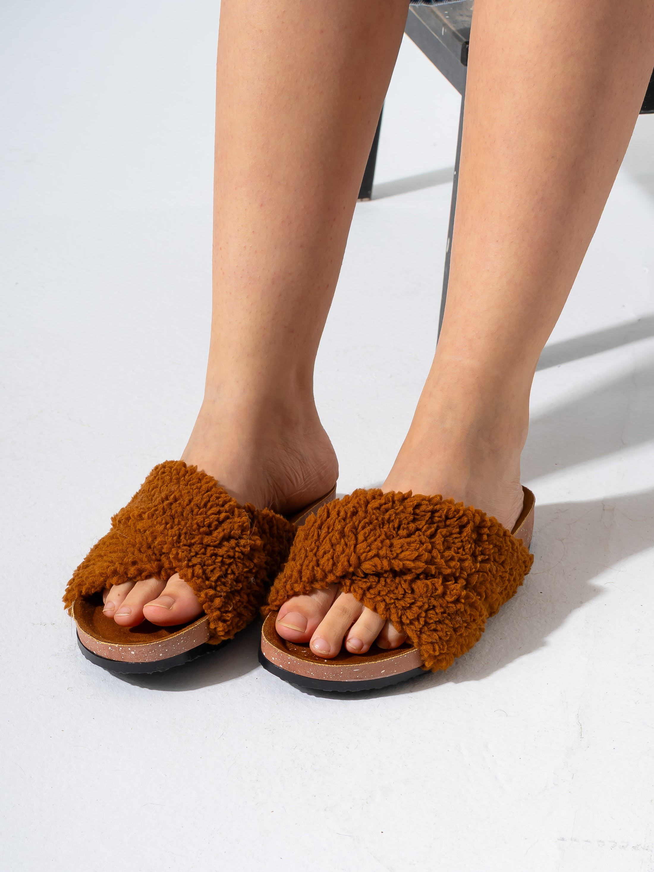 Teddy Fleece Fur Cross-Strap - CAMEL
